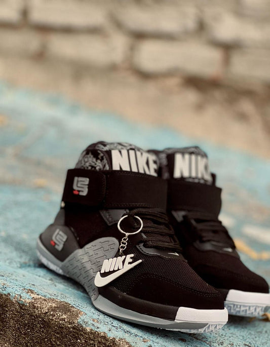 BOTA LEBRON 2.0